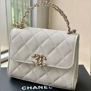 【希少品】CHANEL ミニクラッチ CLUTCH WITH CHAIN Small clutch with chain - Shiny lambskin & gold-tone metal